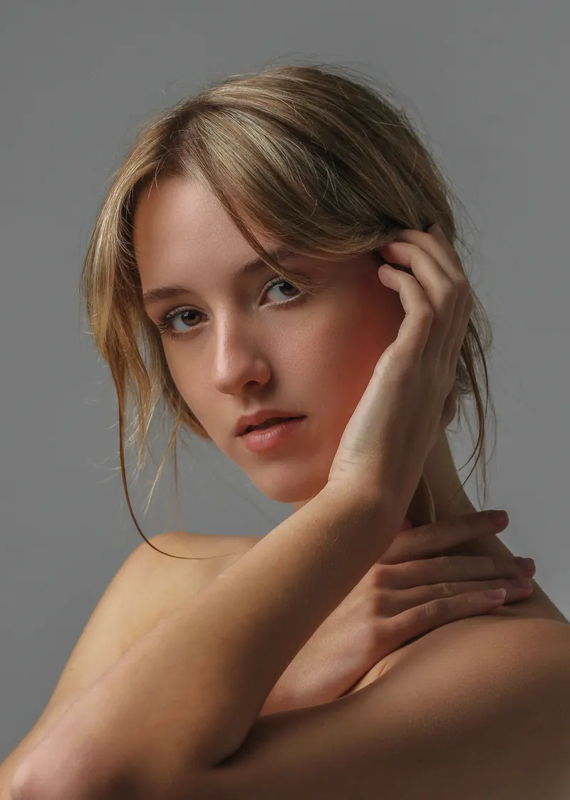 Soft light beauty portrait of Lisa with hand on her shoulder